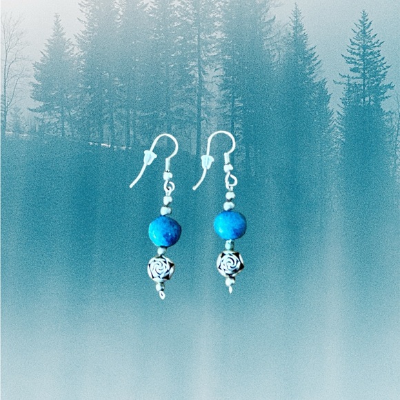 NWOT! VIBRANT BLUE AND SILVER DANGLE EARRINGS - Picture 4 of 5